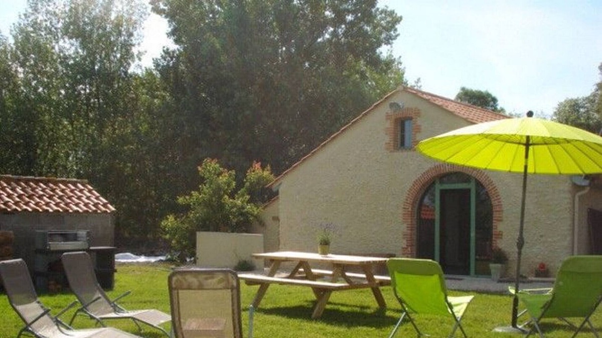 Le Perrier Cottage | Gite Le Perrier, 3 bedrooms, 6 persons