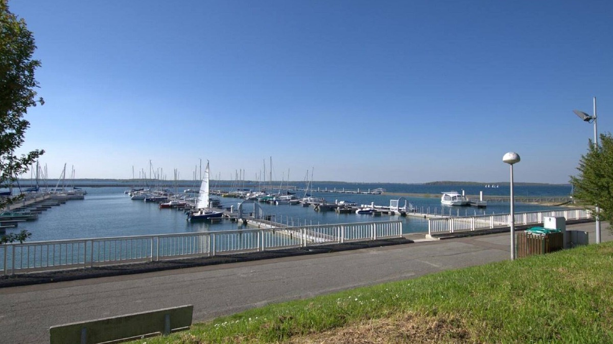 Mesnil-Saint-Pere Cottage | Gîte Le Port Mesnil - At the foot of the Lake and the Port