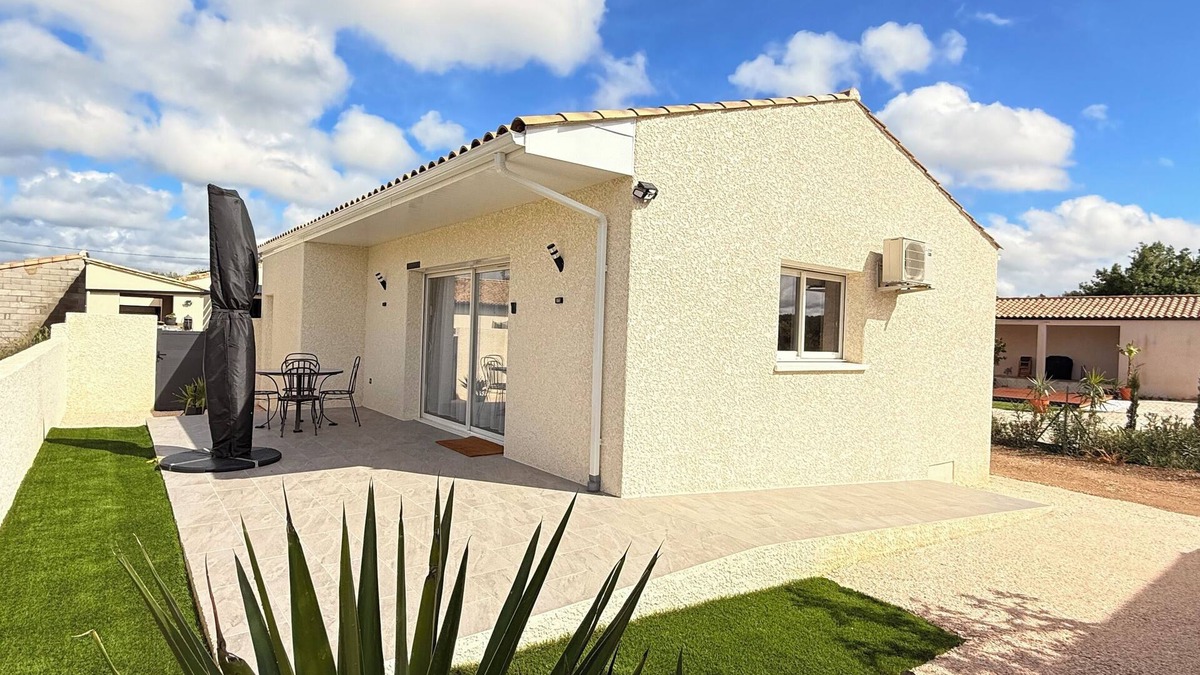 Pouzolles Villa | Gite "Le Puech Fario" Comfortable new villa in the countryside ideal for couples