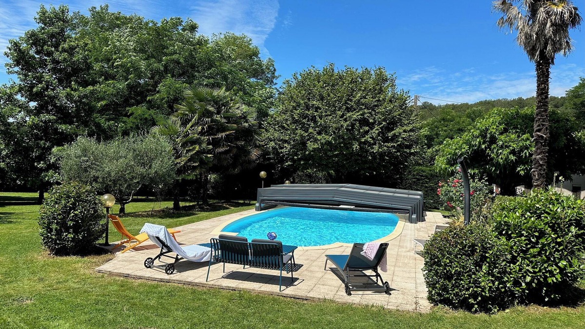 Almayrac House | GITE LE RUISSEAU DU BEJEAN with swimming pool and wooded grounds