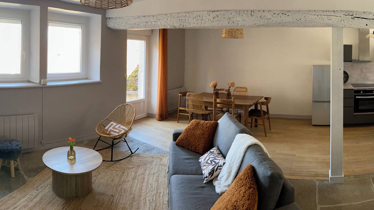 Lavigny House | Gîte Le Temps d'une vendange, at the foot of the vineyards and hiking trails