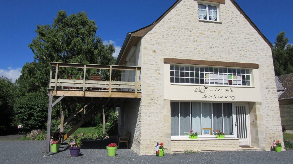 Maisons House | Gîte LES MERISIERS in the center of the landing beaches, quiet, close to the sea