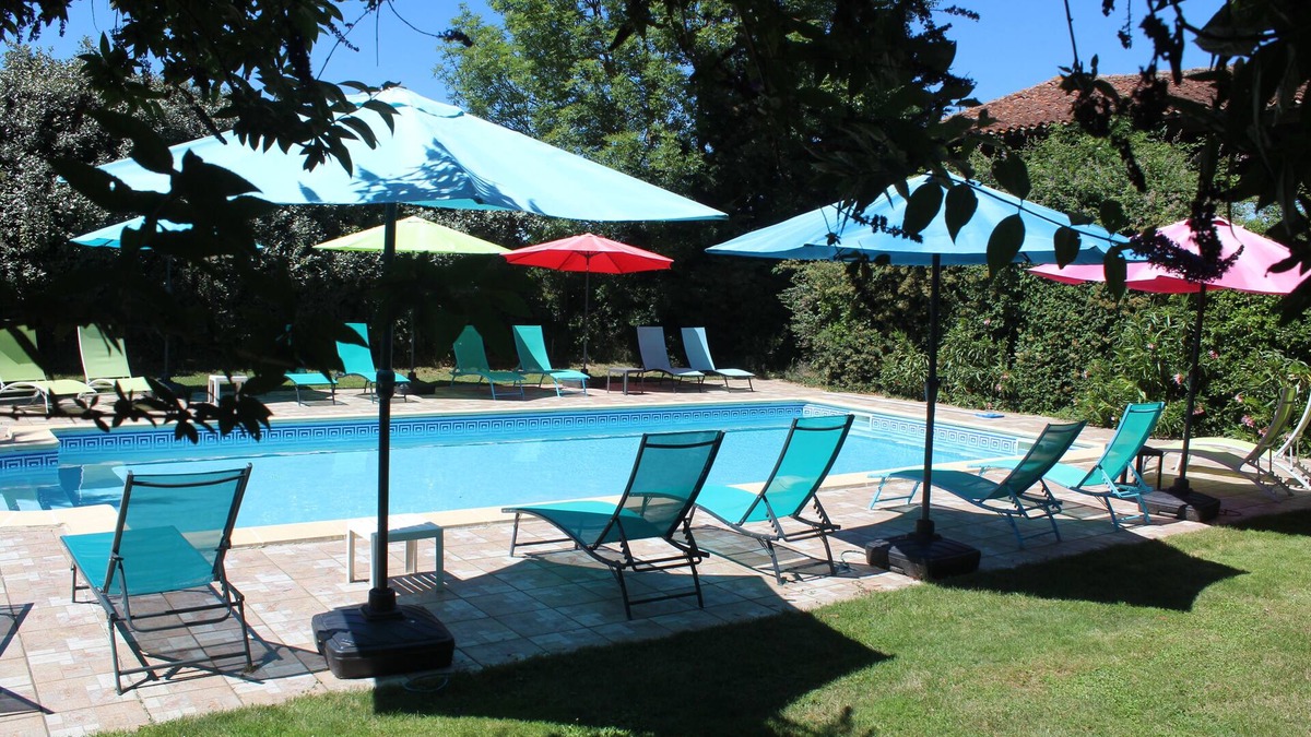 Saverdun Apartment | Gite Lumiere- charming gite with view over the fields