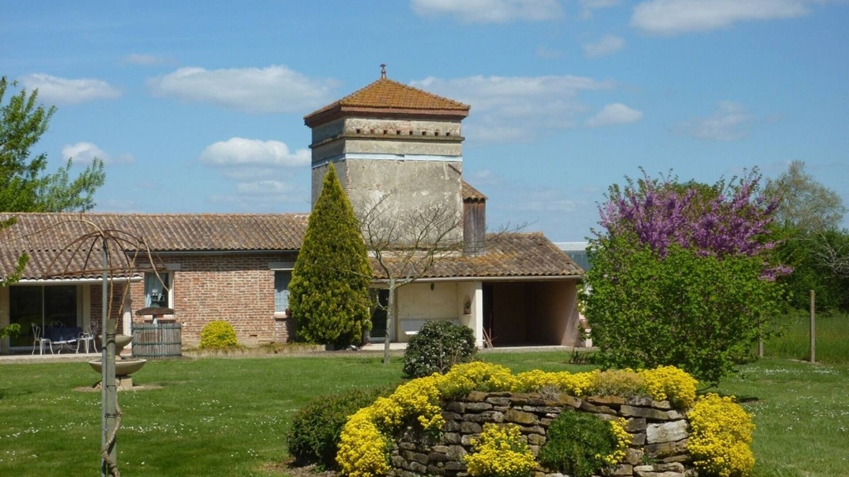 Castelferrus Cottage | Gite on closed wooded grounds