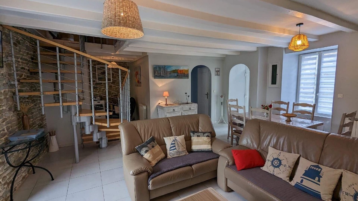 Courtils House | Gite Pamphilienne with view of Mont Saint Michel