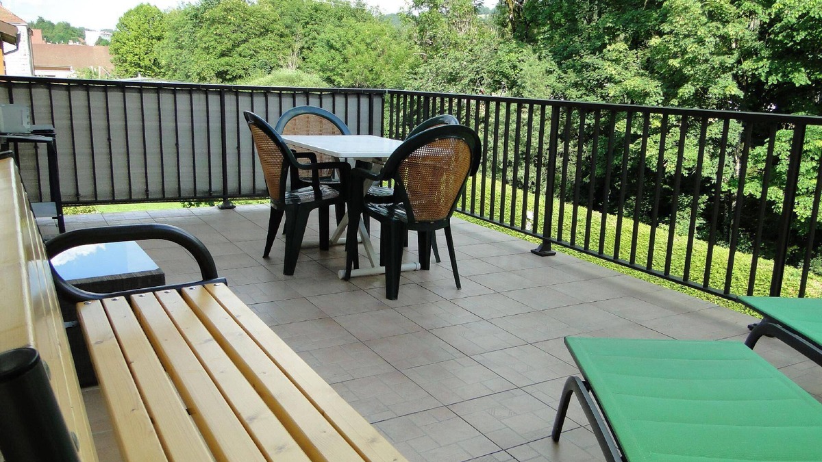 Foncine-le-Haut Apartment | Gite Roses Jura Mountains with Spa Sauna river