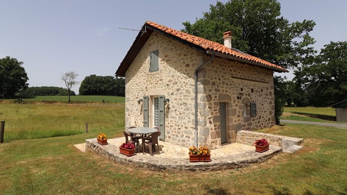 Roumegoux Cottage | Gite Roumégoux, 1 bedroom, 2 persons