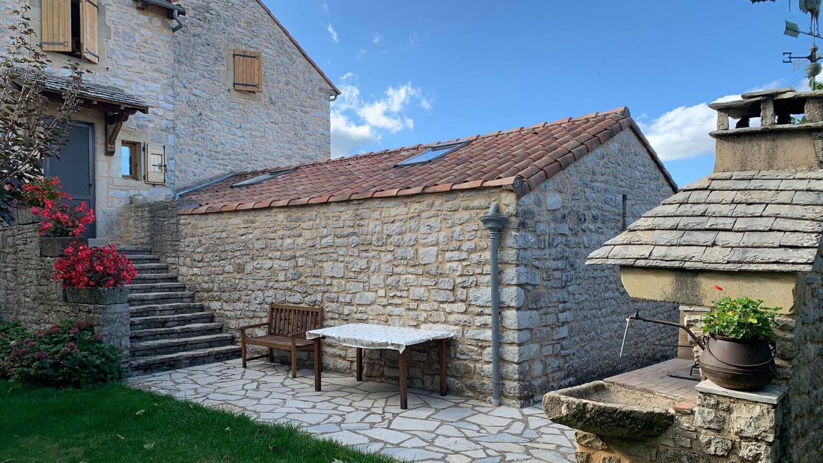 Saint-Jean d'Alcas Cottage | Gite Saint-Jean-et-Saint-Paul, 4 bedrooms, 8 persons