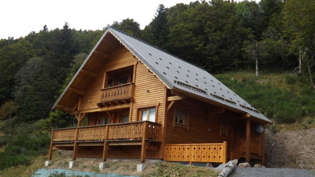 Saint-Jacques-des-Blats Cottage | Gite Saint-Jacques-des-Blats, 3 bedrooms, 8 persons