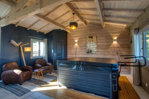 Saint-Cybranet Ski Chalet | gite&spa individuel interieur privé-le bois de la pause-