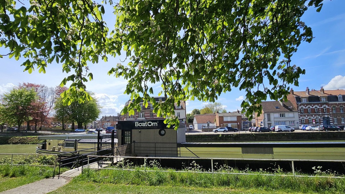 Saint-Omer Boat Rental | Gîte sur l'eau, en péniche - Saint-Omer at the gateway to the Marais Audomarois