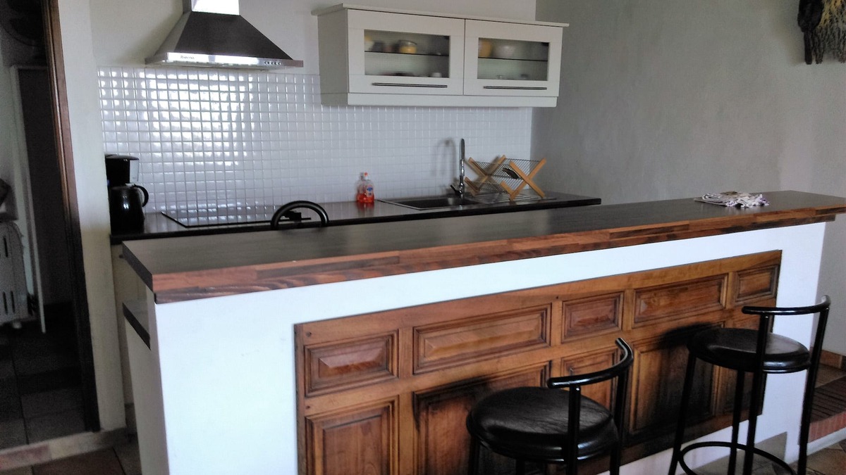 Saint-Jeannet Cottage | Gite the Azur. apartment heart of the village with panoramic view to the sea