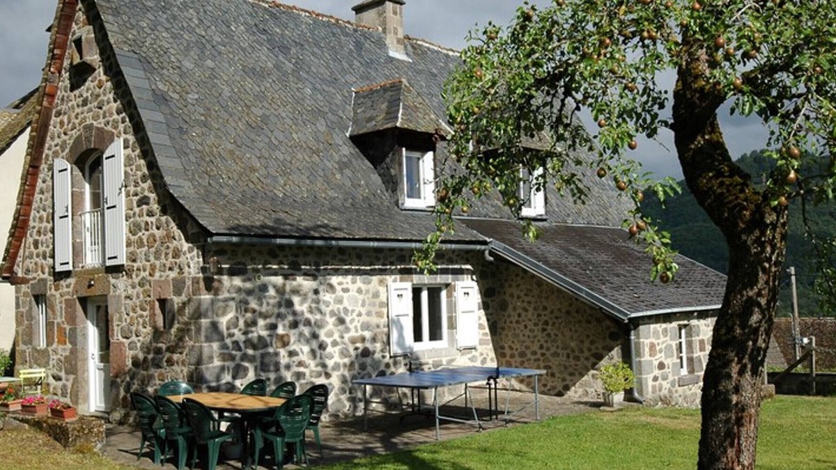 Vic-sur-Cere Cottage | Gite Vic-sur-Cère, 4 bedrooms, 8 persons