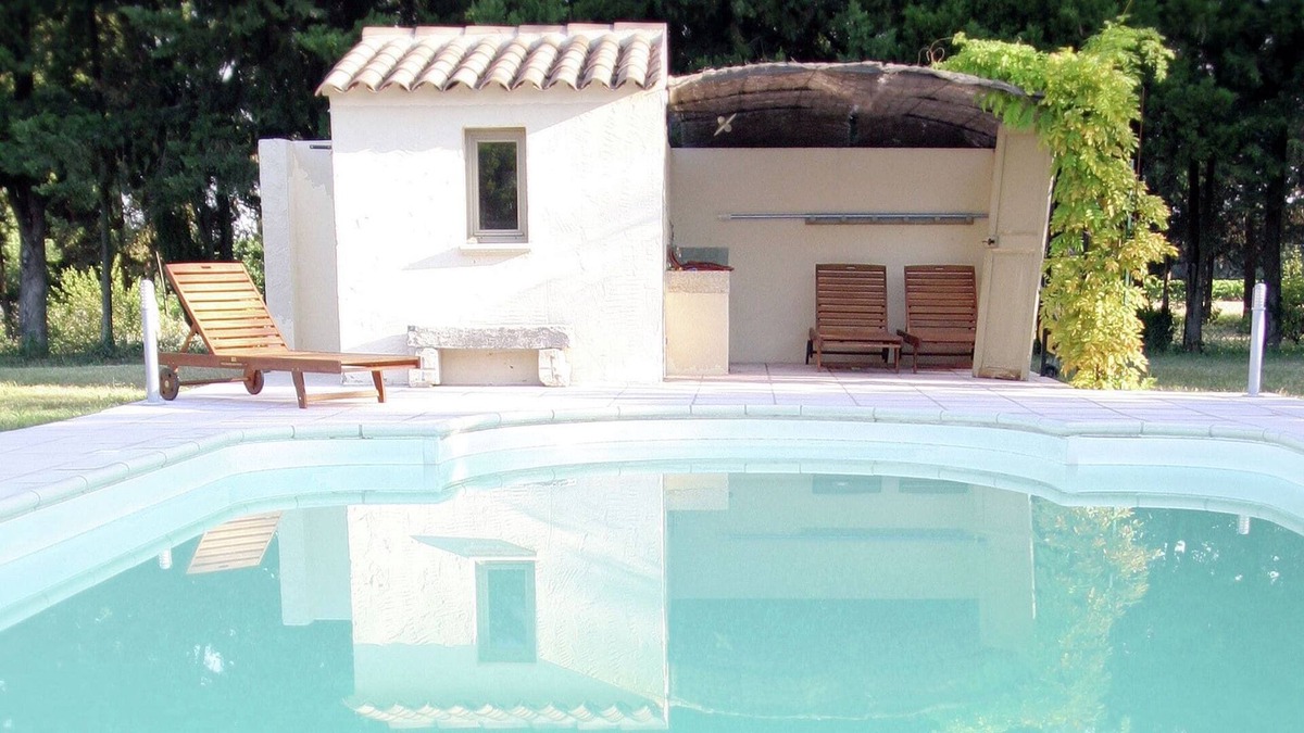 Valreas Villa | Gîte with friends room in stately villa with pool and parkgarden