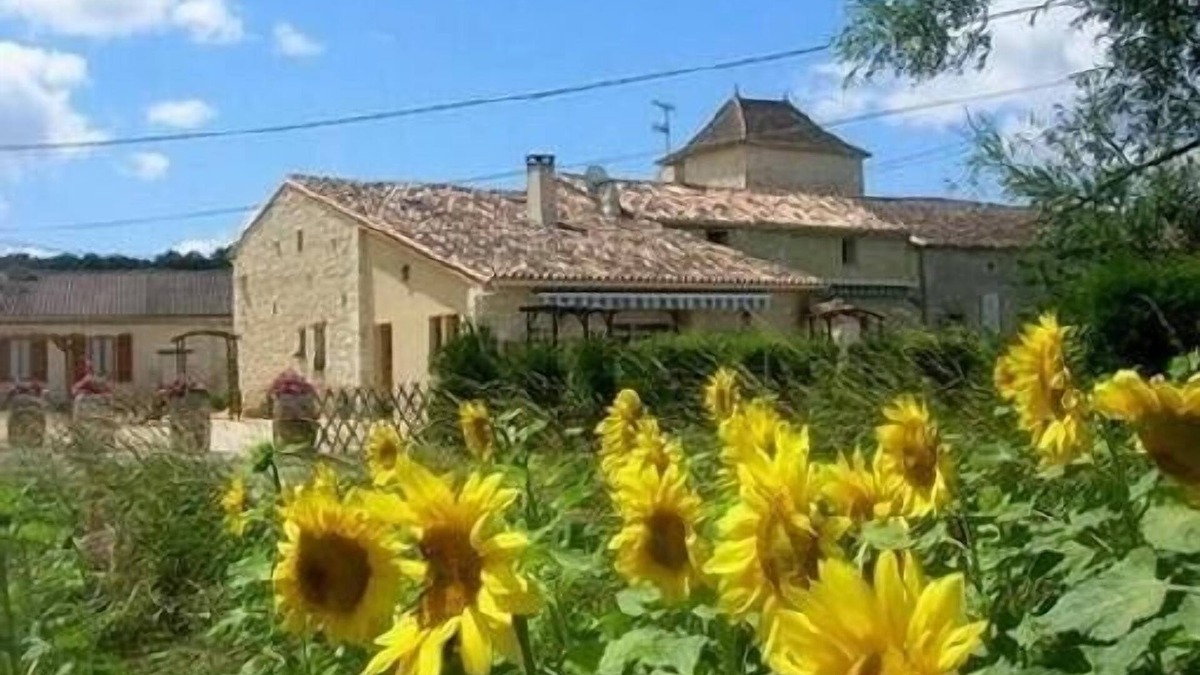 Puyguilhem Cottage | Gite with pool in the Dordogne in a very nice cottage of 10
