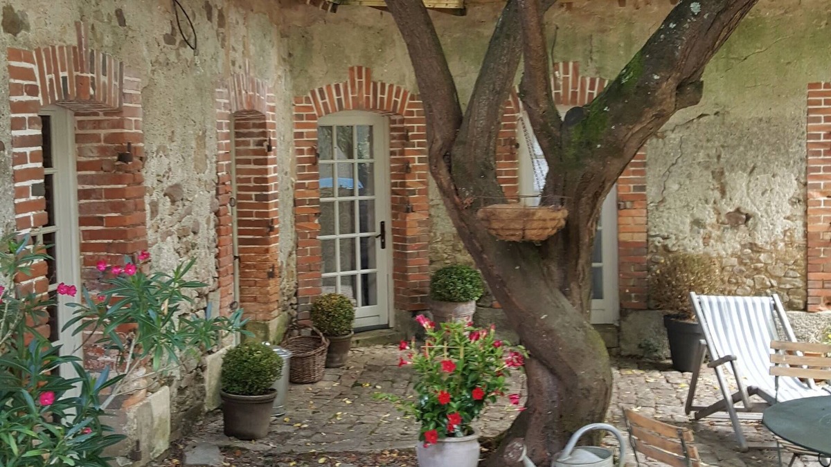 Cheffes House | Gite with shaded paved terrace