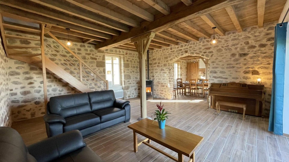 Ygrande Cottage | Gite Ygrande, 3 bedrooms, 8 persons