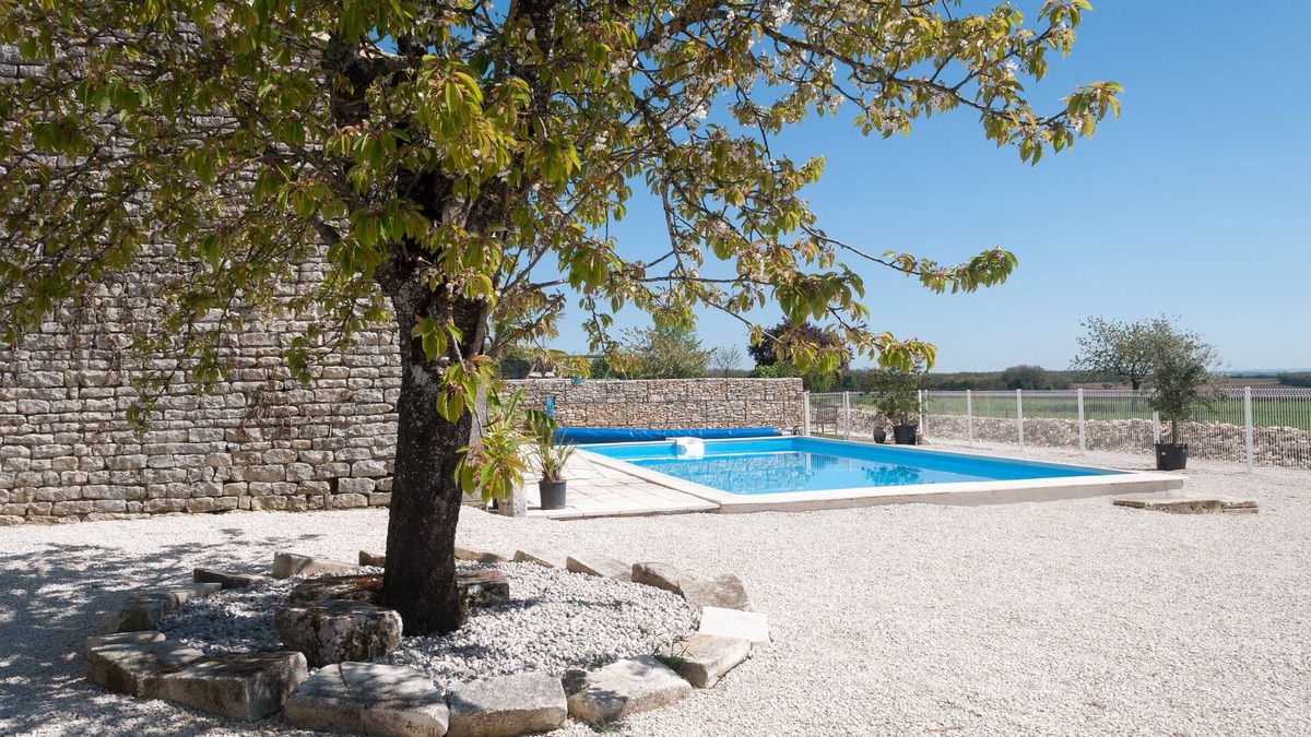 Echallat Cottage | Gites 4 Etoiles, 4 adult 2 enfants, piscine chauffée, wifi, parking, jeux