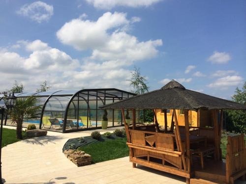 Saint-Juvat House | Gites De La Melautais