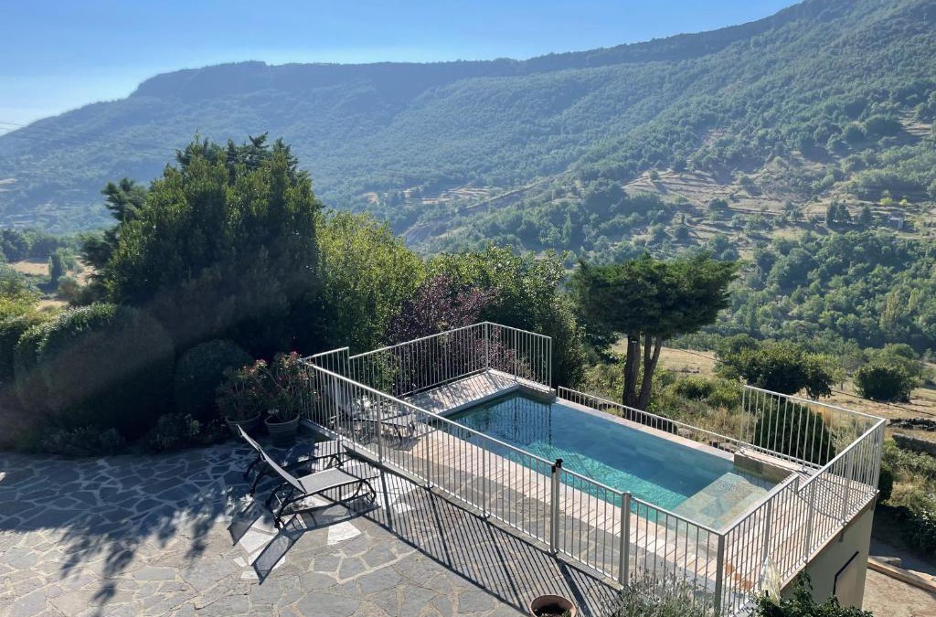 Rochessauve House | Gites en Ardèche avec Piscine et vue magnifique sur la vallée