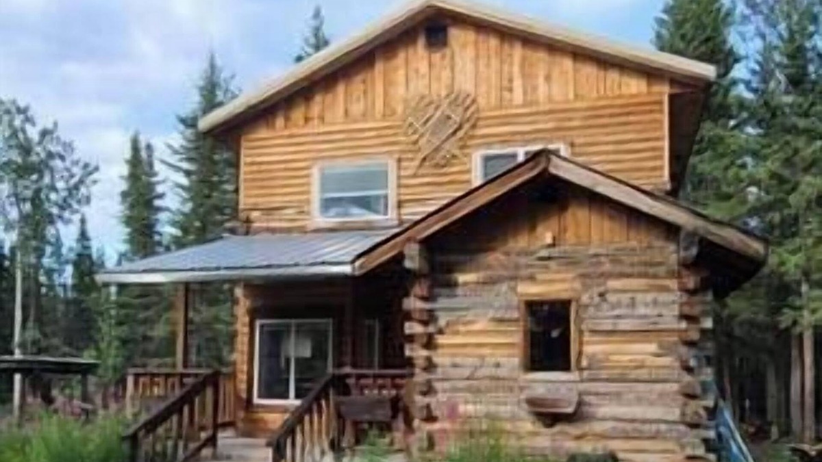 Kenny Lake Cabin | Glacier Cabin: 2 Bedroom 3 Bed Rustic Cabin on WMH