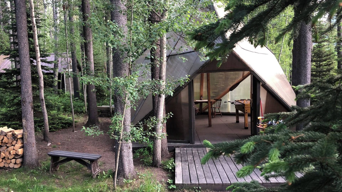 Essex House | Glacier National Park, family cabin. Southern border off US Highway 2