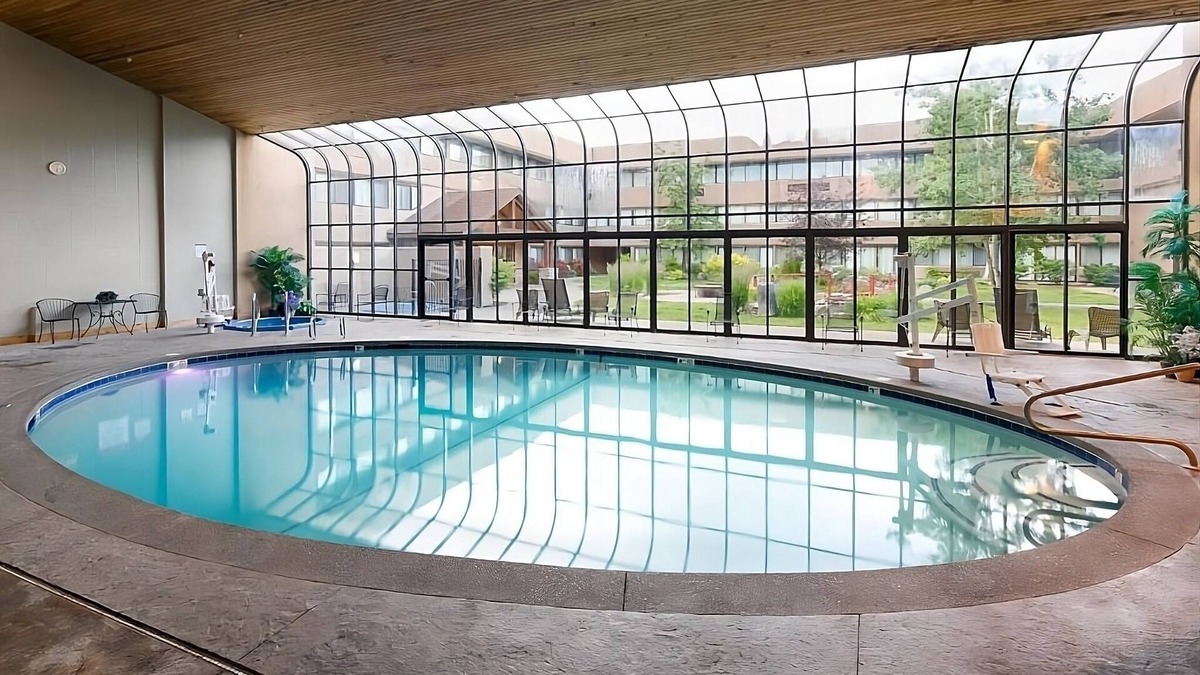 Kalispell Hotel | Glacier National Park Adventure! Indoor Pool, Pets Allowed, FREE Parking!