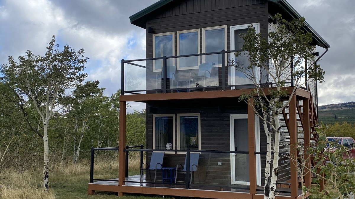Babb House | Glacier Quarry - Cozy Mountain Retreat near Glacier National Park facing Rockies