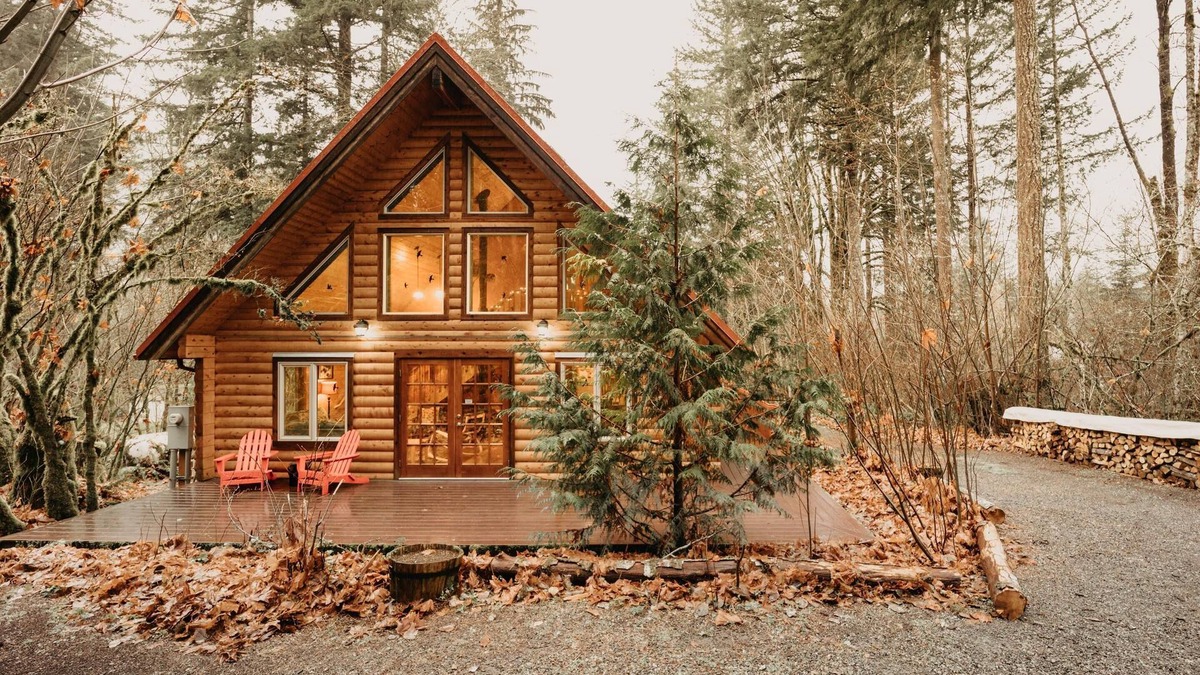 Warnick Cabin | Glacier Springs Cabin #21 - This family home says Cabin in the Country!