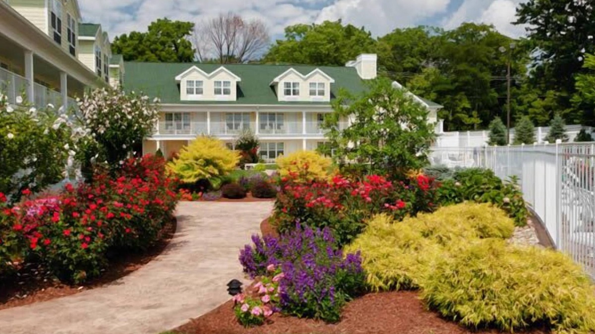 Kelleys Island Hotel | Glacier Suite at Kelley's Island Venture Resort