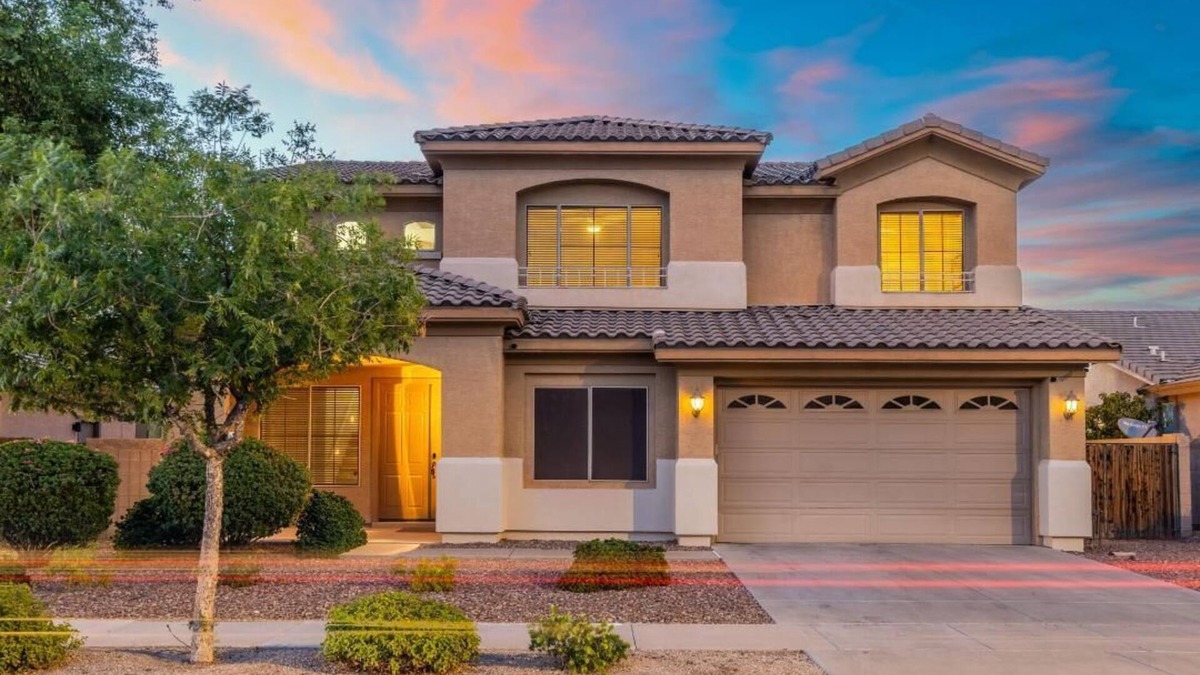 Rovey Farm Estates House | Glad 2 B in Glendale: 4 bedroom, heated pool and fenced yard in Rovey Farms