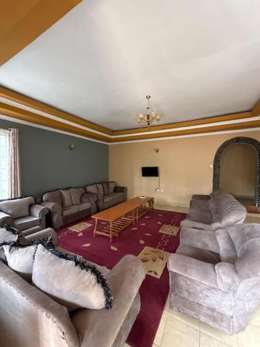 Nyeri House | Gladstone Main House