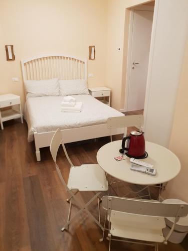 La Spezia Historic Centre House | Glam Resort G H O S T E L