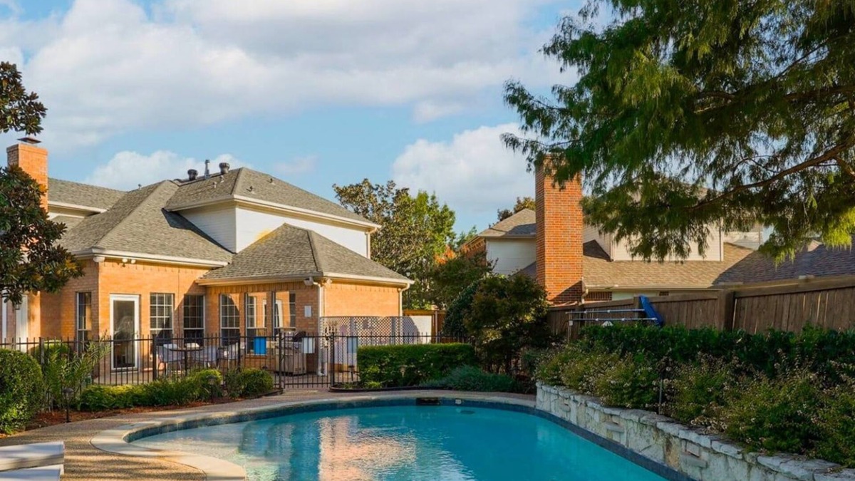 Southwest Carrollton House | Glamorous 4BR Home with Pool, Hot Tub & Grill