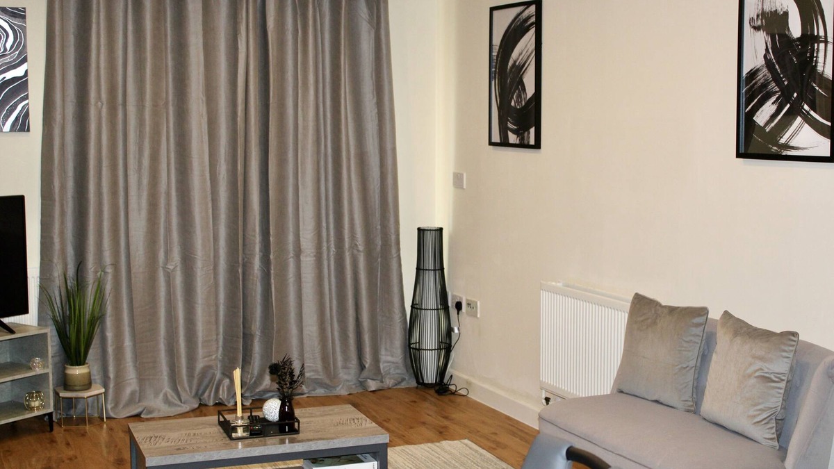 Upper Edmonton Apartment | Glamorous two bed flat