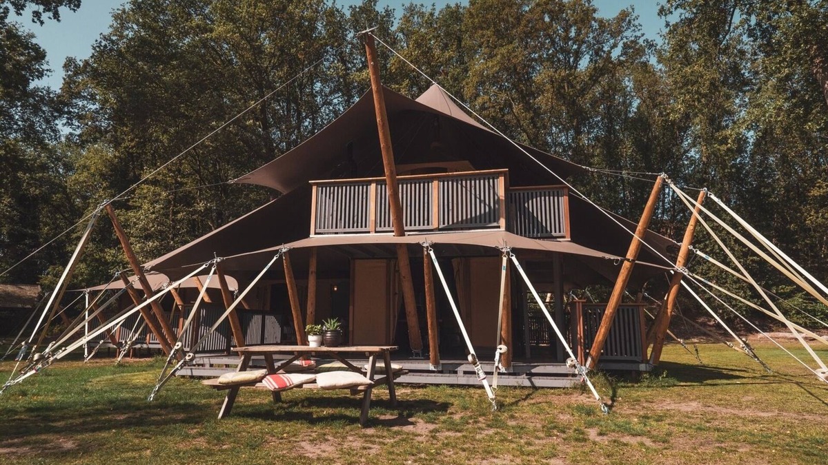 Uden House | Glamping 8-person Safari tent