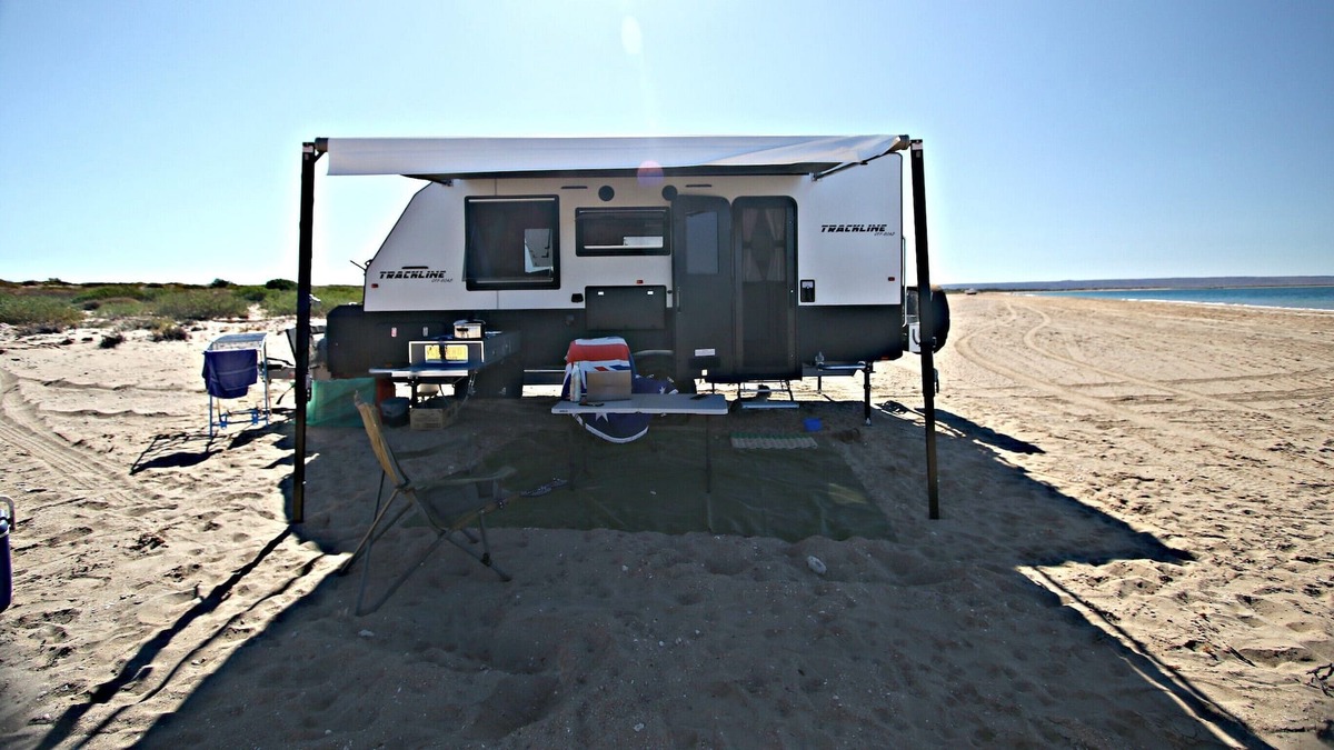 Exmouth House | Glamping caravan hire Ningaloo