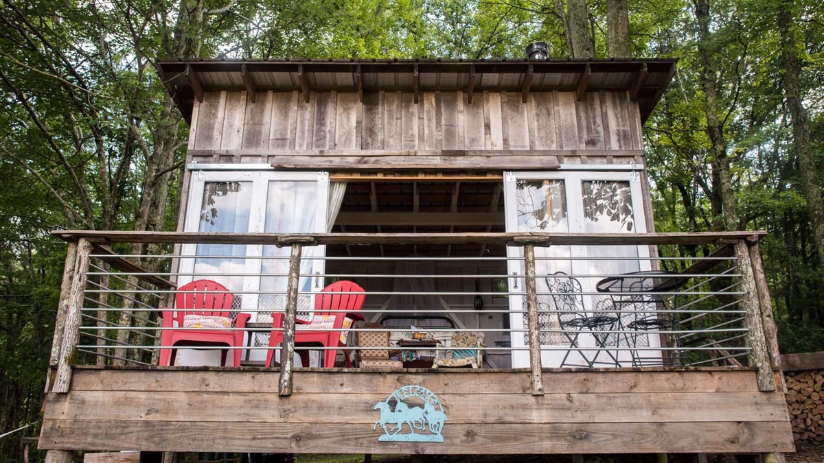 Grandview Cabin | Glamping Cottage on 116 Acre Farm-Cowgirl Cabin