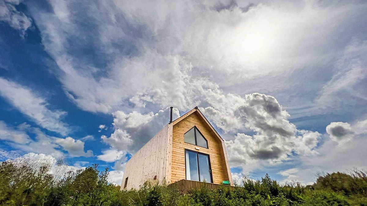 Tarset Cottage | Glamping made easy near Kielder: eco design, family fun, and endless stars.