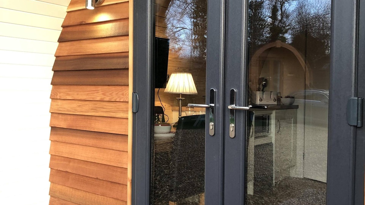 Whichford Cabin | Glamping Pod The Badger Sett