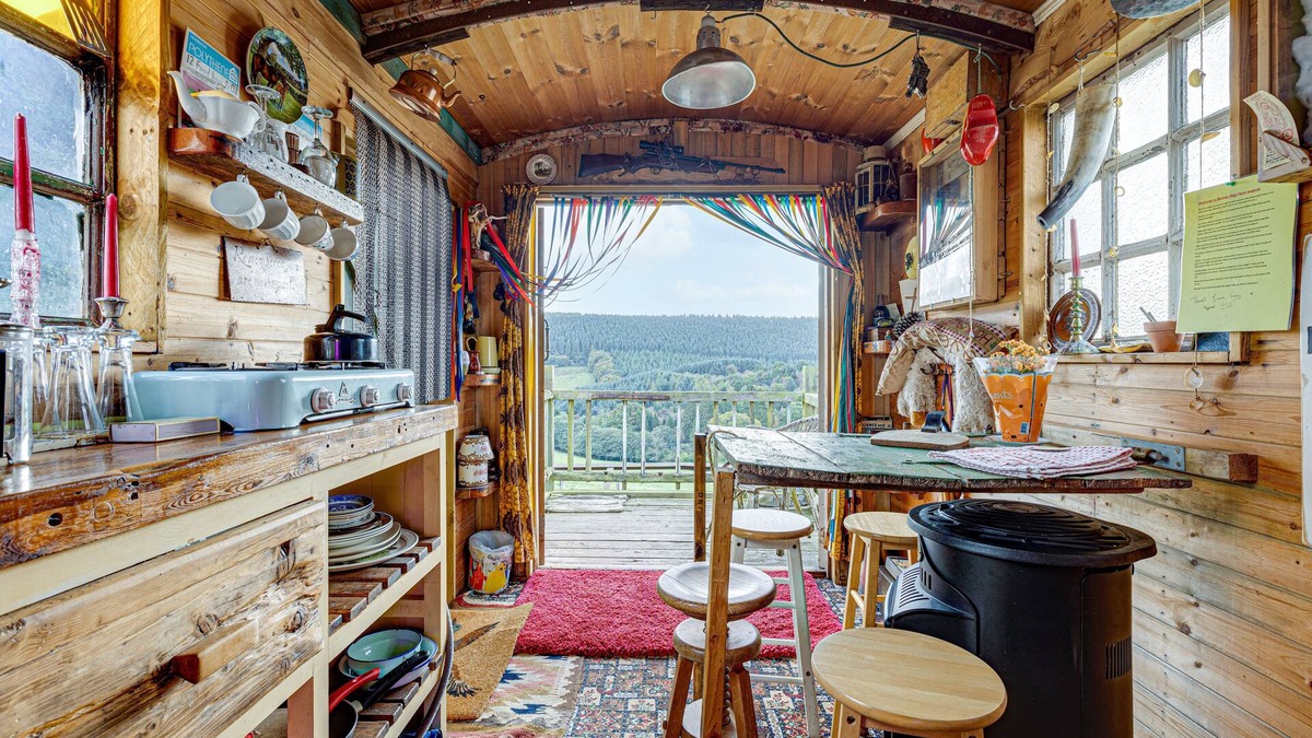 Scarborough Cabin | Glamping Wagon - 1 x Double Bed, 2 x Single Bed