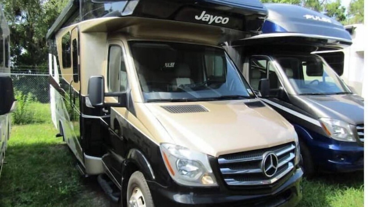 Gainesville House | Glamping with Elegant RV Rentals!
