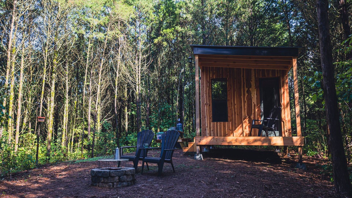 Mohawk Cabin | GlampVentures "Cedar Suncatcher" @river/lake near Smoky Mtns
