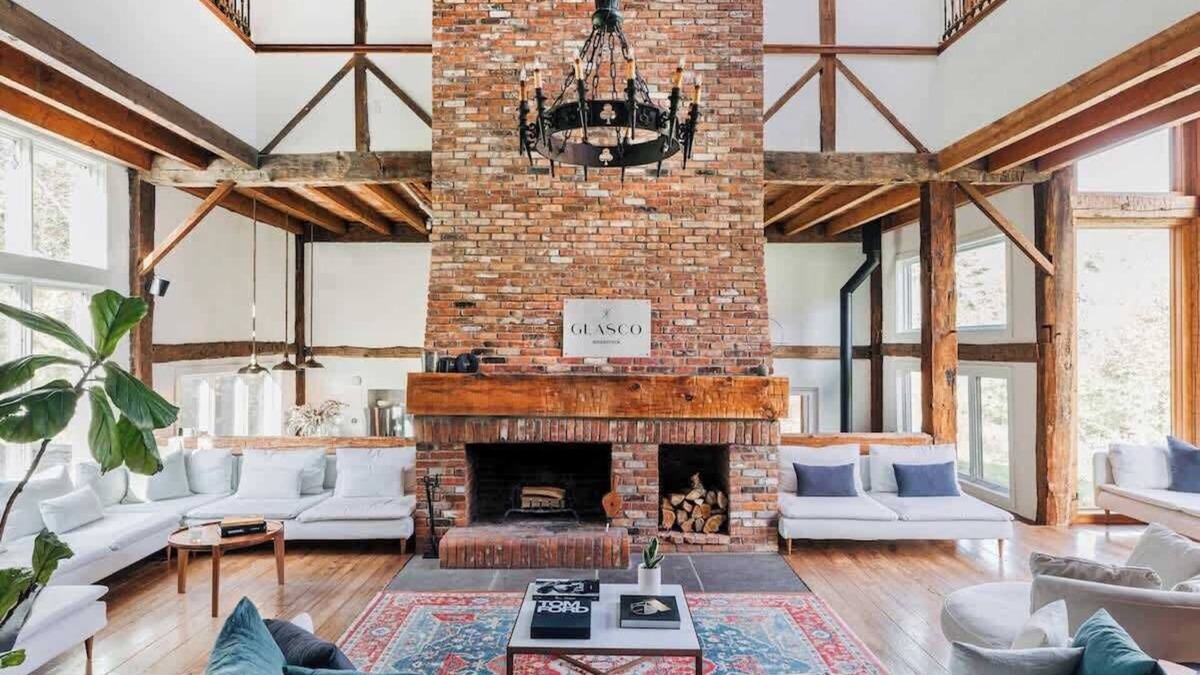 Saugerties House | Glasco Woodstock - 16 Acres with Mountain View.