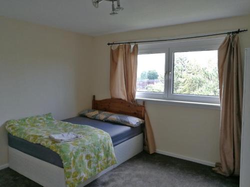 North West House | Glasgow Double Room Free Parking
