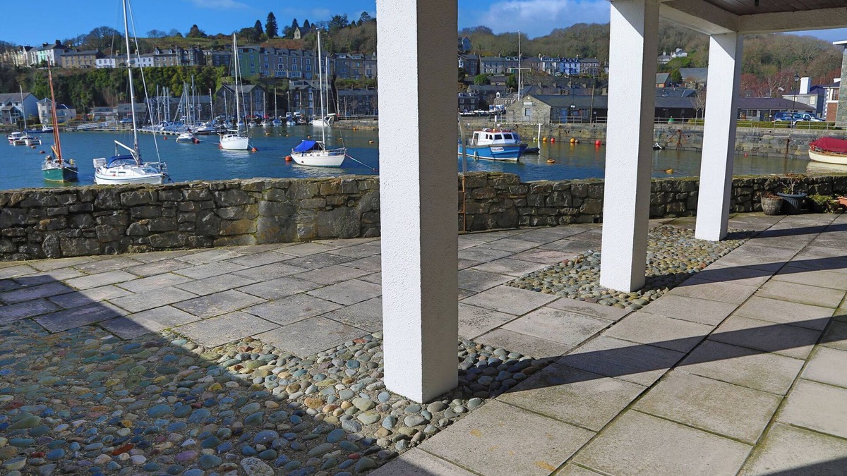 Porthmadog Cottage | GLASLYN HARBOUR VIEWS, pet friendly, with a garden in Porthmadog