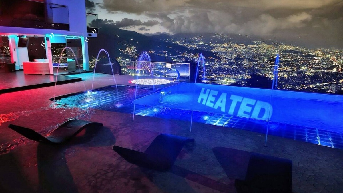 Envigado Villa | ☆Glass Mansion☆ | Breathtaking 180° Panoramic View