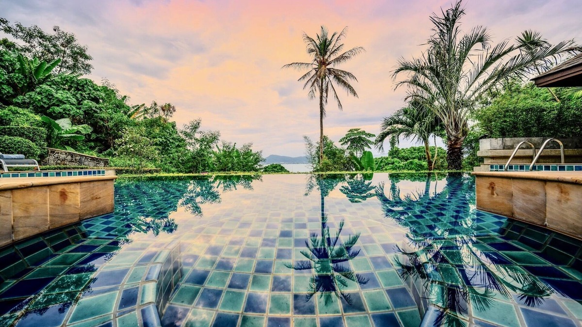 Wichit Villa | Glasshouse Phuket | 6B villa | Short walk to 2 beaches | Sea view | Accessible