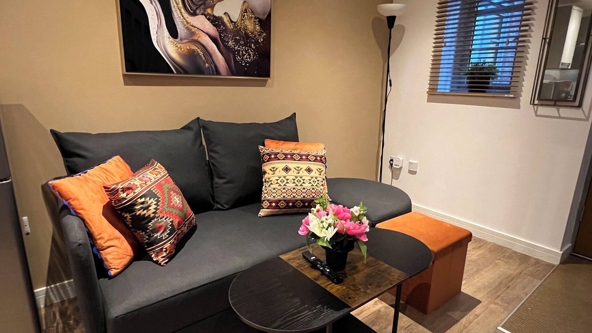 Glastonbury Apartment | Glastonbury Mystic Vault - 1 Bedroom Split Level, Sleeps 3