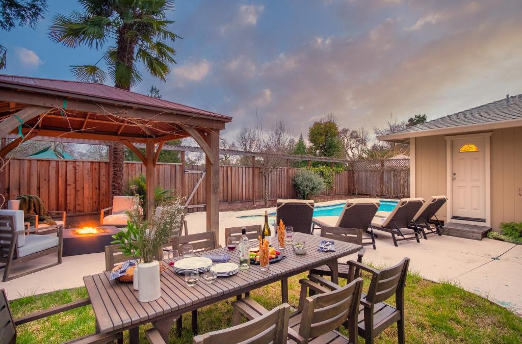 North Junior College Neighborhood Association House | Glen by AvantStay Sleek Charming Home in Wine Country w Pool Hot Tub